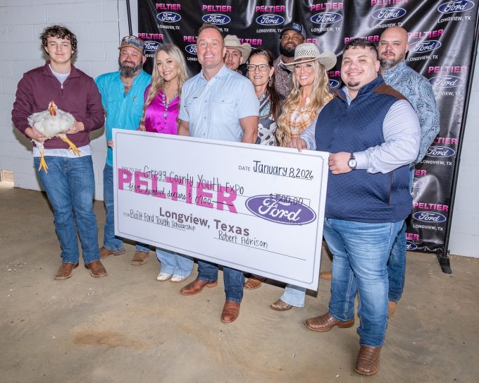 Longview auto dealership donates $100K to Gregg County youth agriculture 
